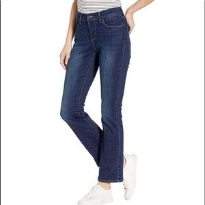 NWT Levi’s Low Boot Cut 545